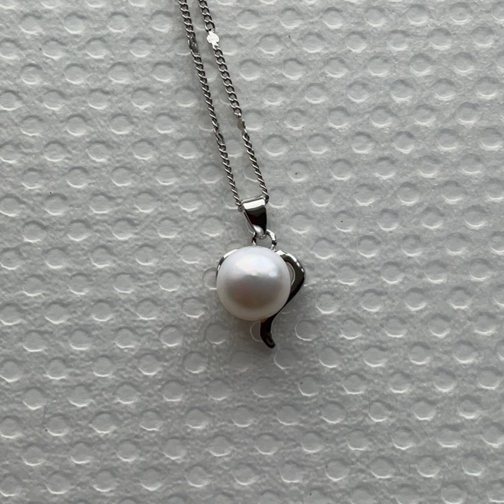 NWOT Freshwater Cultured Pearl "Leeza" Heart Pendant / White